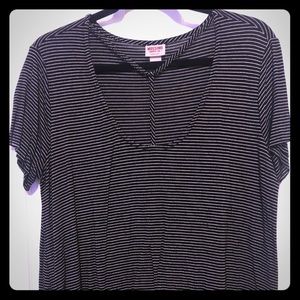 Black & white strappy short sleeved knit shirt